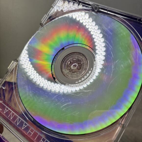 Rihanna Loud CD 2010 Pop R&B - Picture 6 of 6